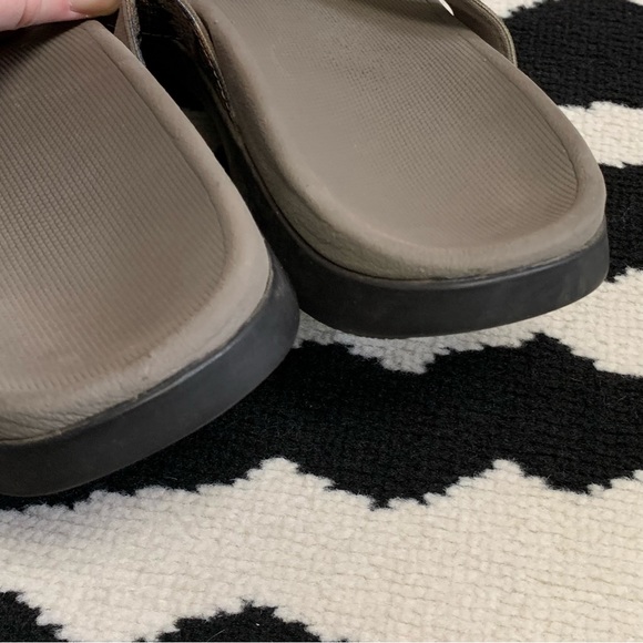 Vionic Islander Toe Post Sandal Flip Flop in Camo Size 10 - Picture 11 of 16